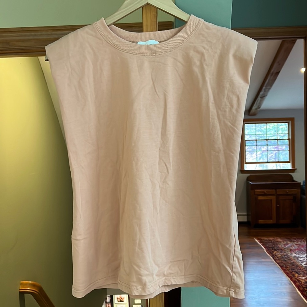 Jersey T-shirt with cute shoulders!